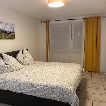 Zentral Mit Balkon Und Stellplatz Apartman *